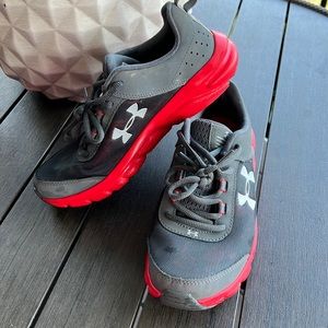 Boys underarmour shoes